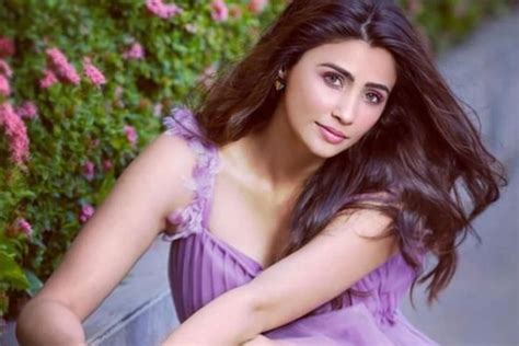 daisy shah net worth